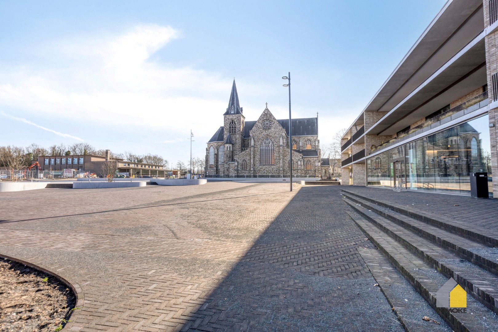 Gelijkvloers appartement (91 m²) in centrum met 1 slpk en parking. 