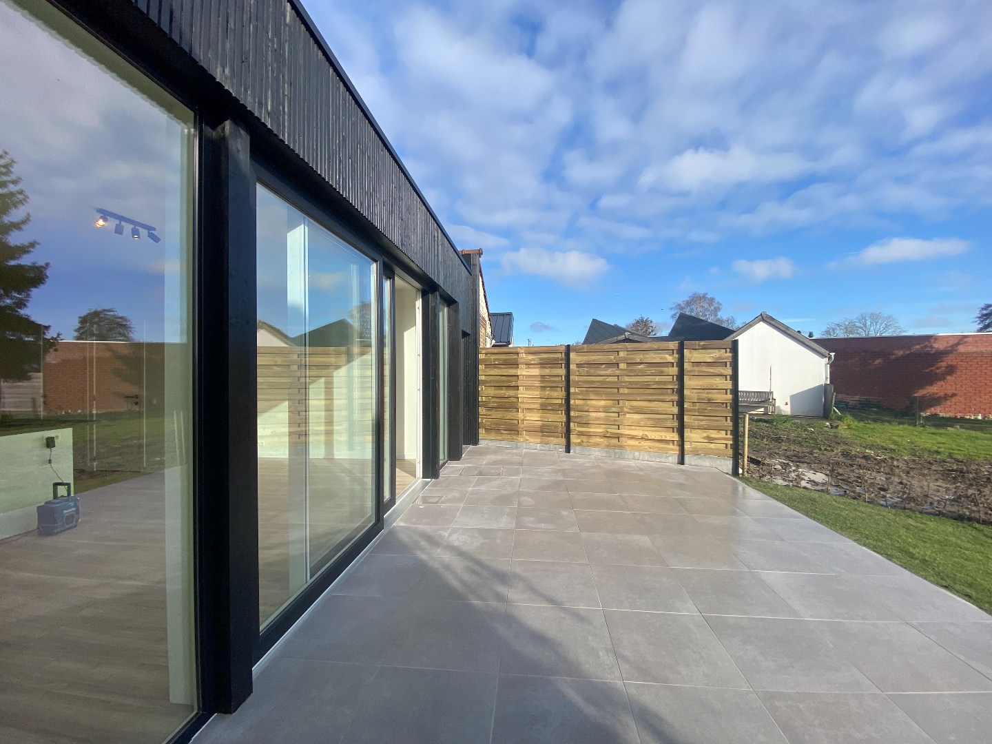 Volledig gerenoveerde centrumwoning in het hartje van Sint-Lodewijk op 442 m²! 