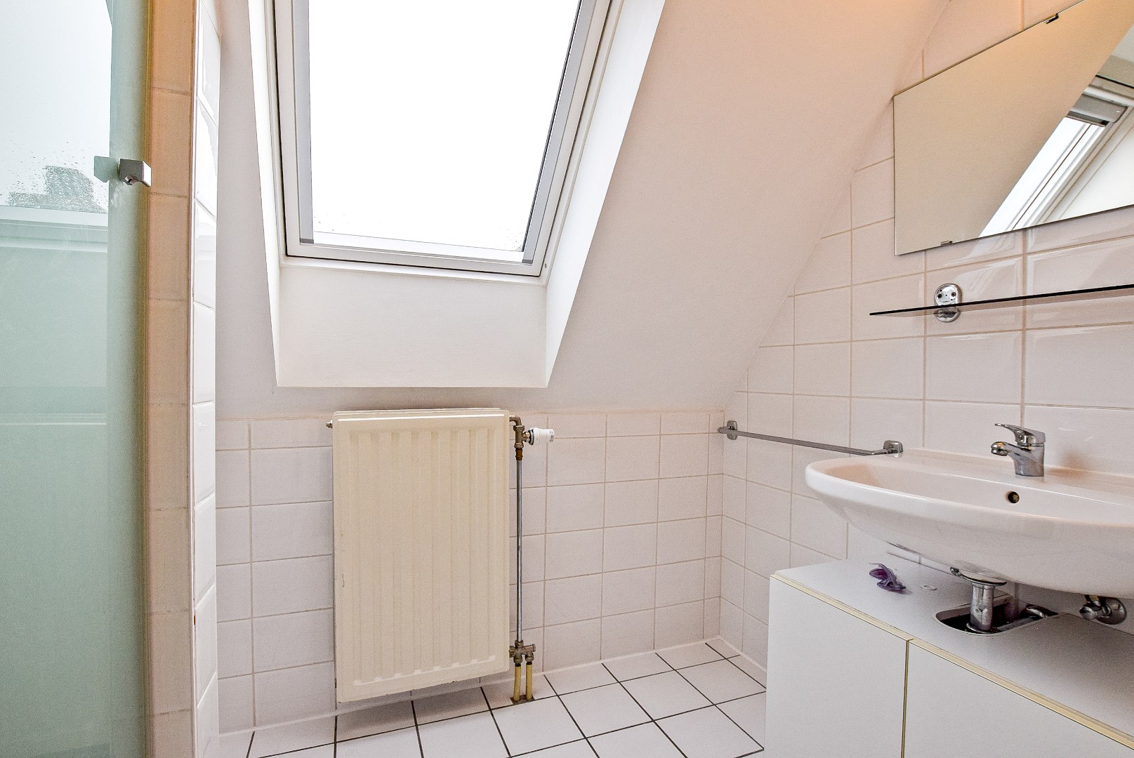 Instapklaar lichtrijk dakappartement in hartje Veurne (61m²) 
