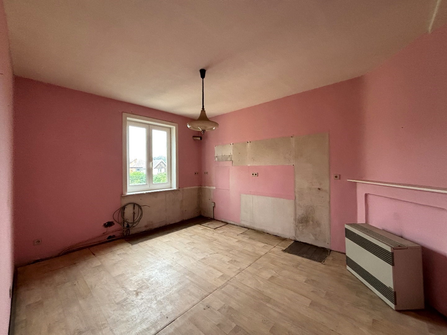 Frituur met volledige inboedel en bovengelegen appartement in Leopoldsburg 