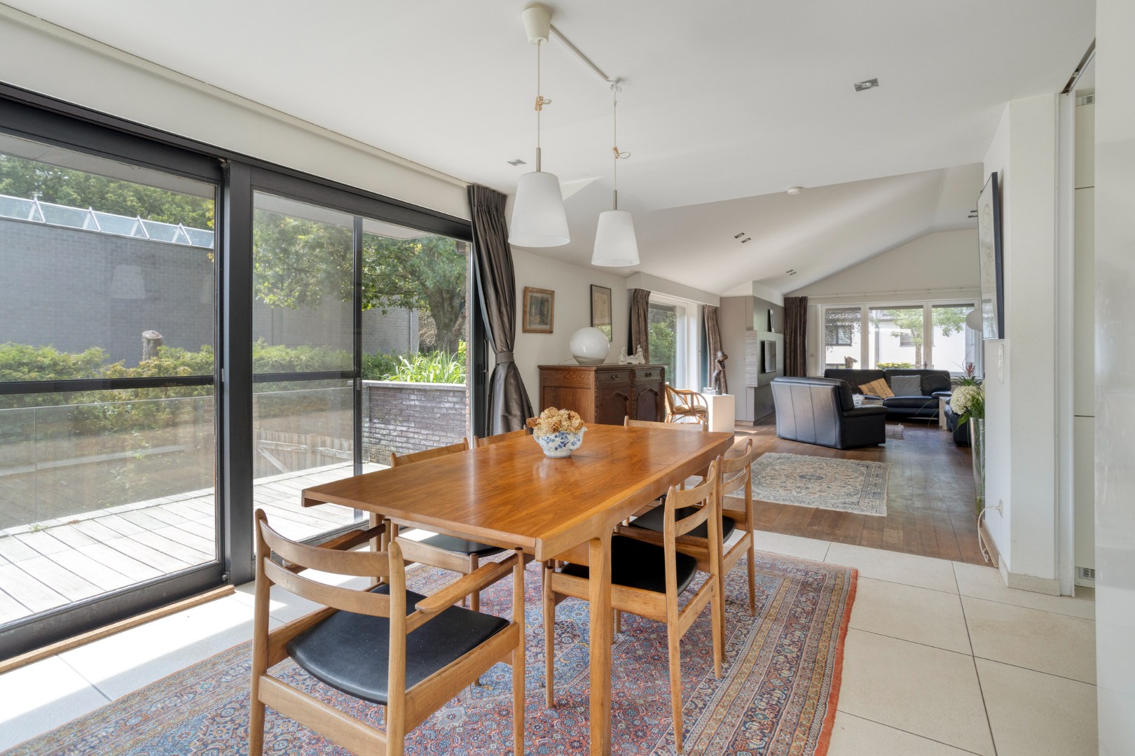 Ruime split-level gezinswoning op een prachtig perceel van 1.238 m² in de gegeerde wijk Elshout te Schoten 
