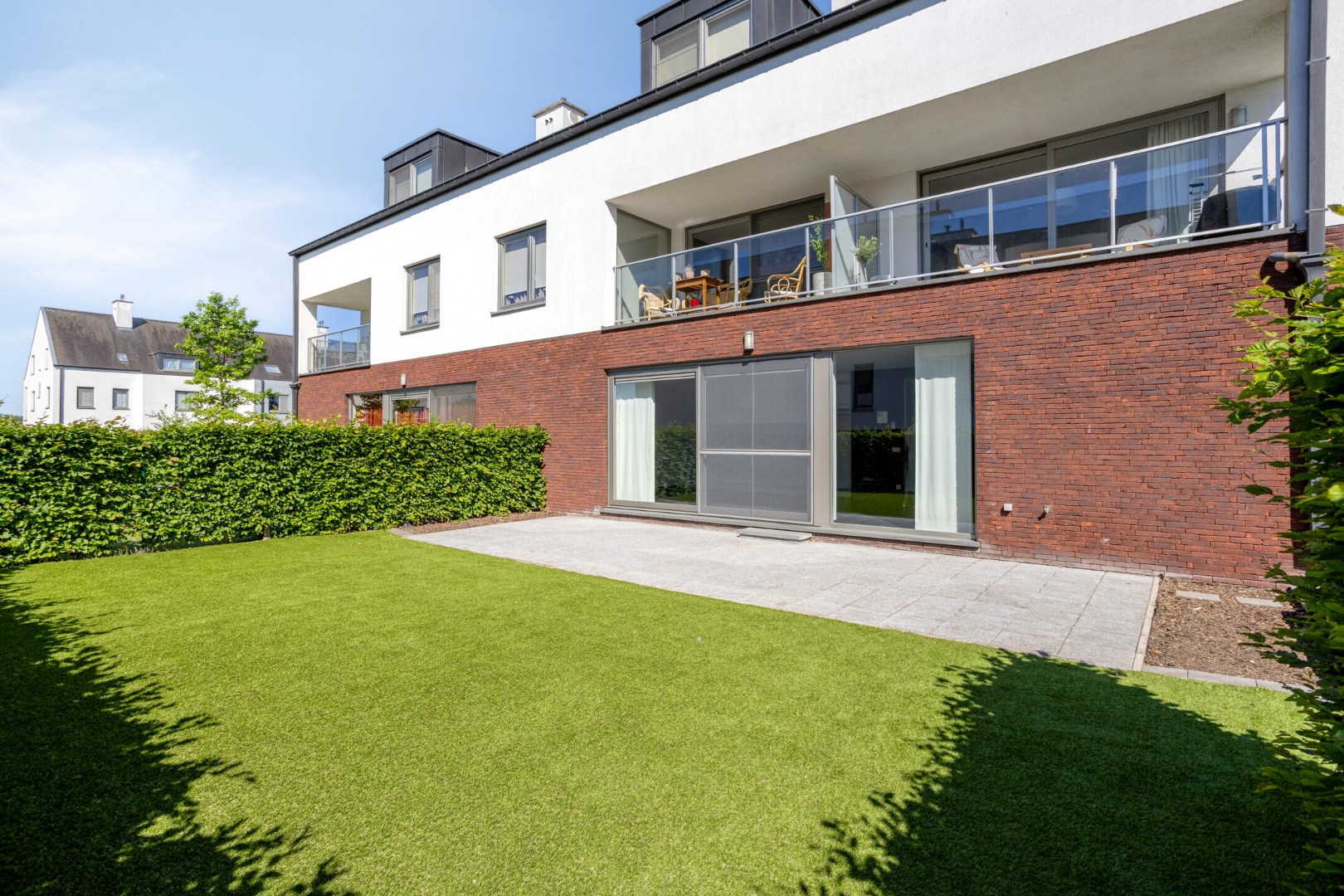 Instapklaar gelijkvloers appartement met groot terras, tuin en garagebox in Kumtich - EPC 104 KWH/m² 
