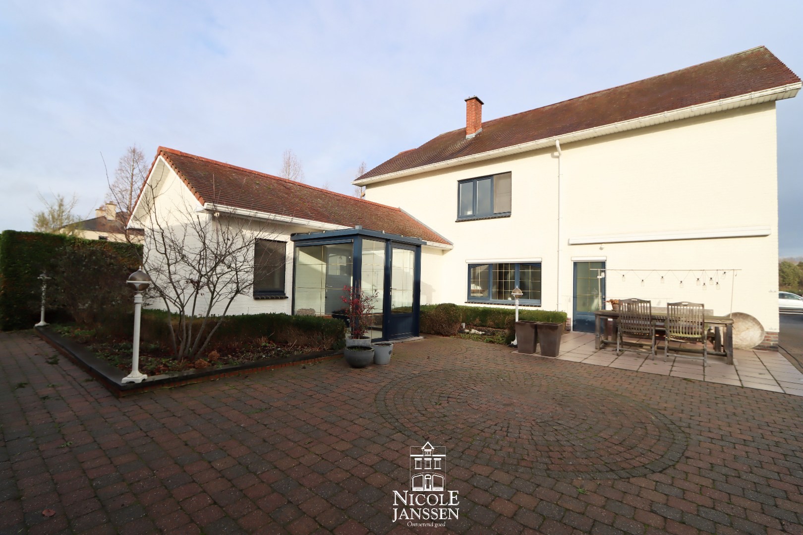 Gezellig betegeld terras 