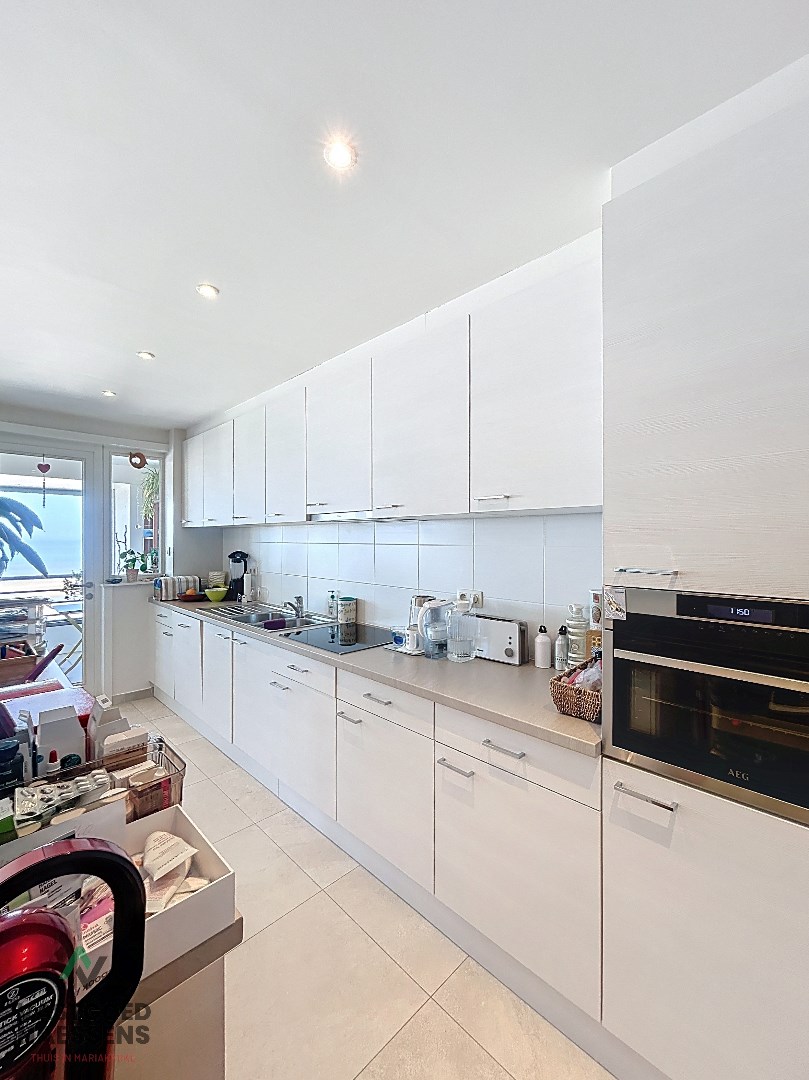 Magnifique appartement de 2 chambres avec vue sur la mer et terrasse. 