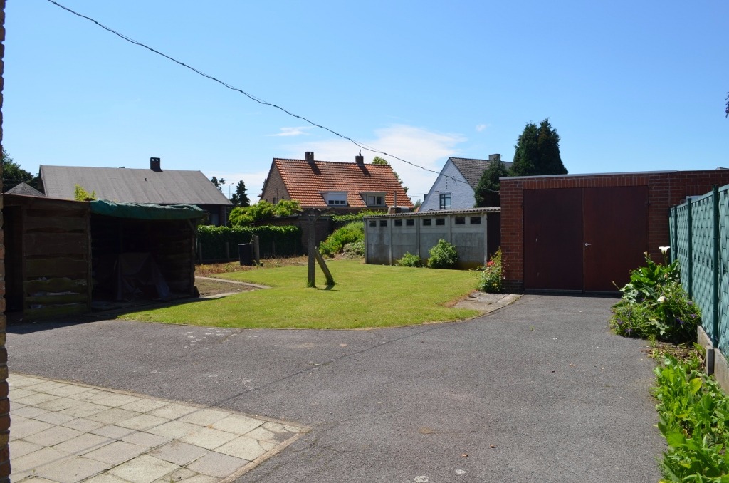 Te renoveren villa op mooi perceel goed gelegen nabij centrum Maldegem 