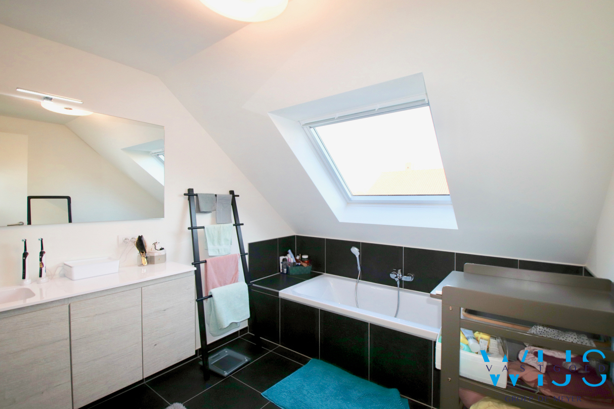 Recent instapklaar woonhuis in het centrum van Assenede ! 