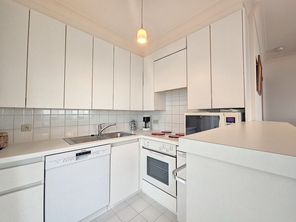 Appartement en angle unique avec une grande terrasse et vue sur la mer ! 