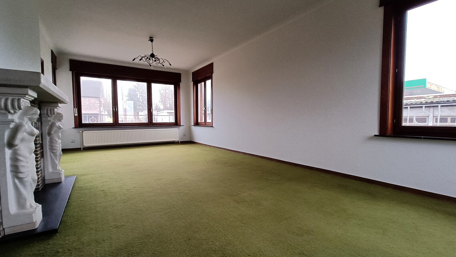 Ruime villa met garage en tuin 