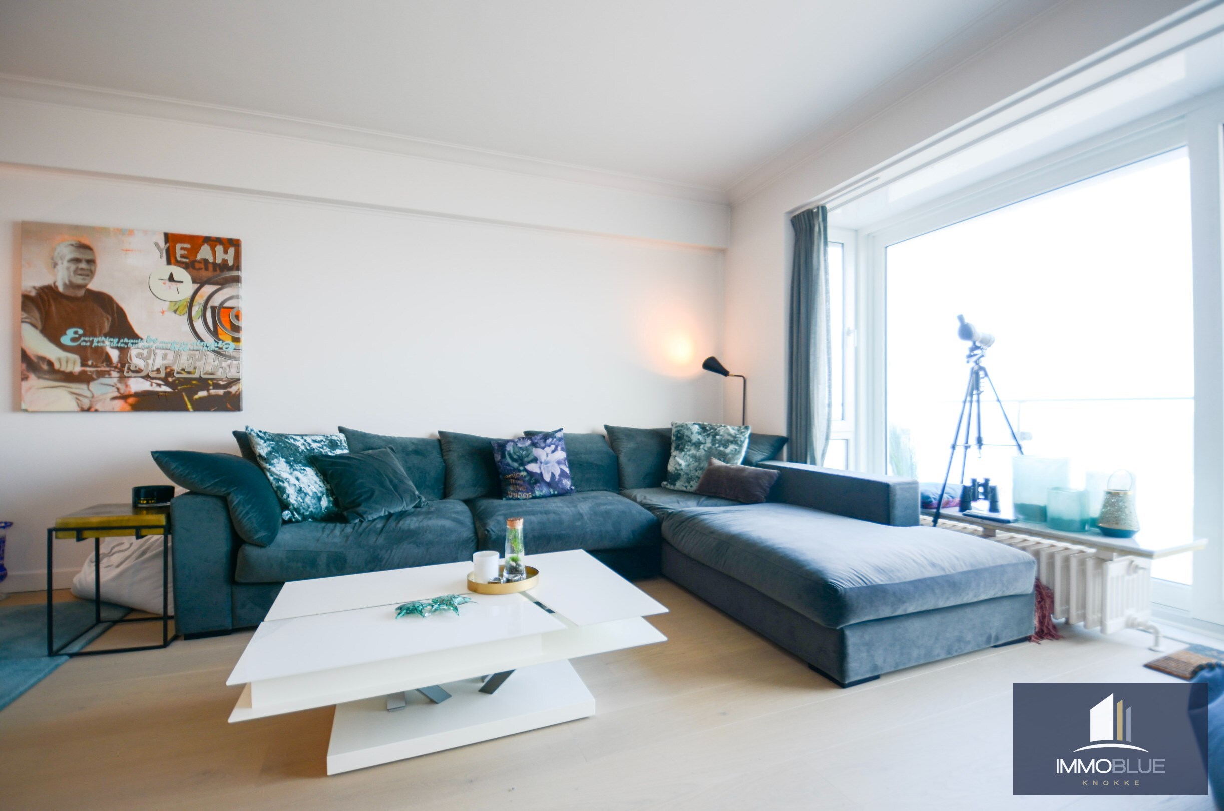 Appartement avec vue frontale sur la mer, situé dans une résidence prestigieuse au Zoute. 