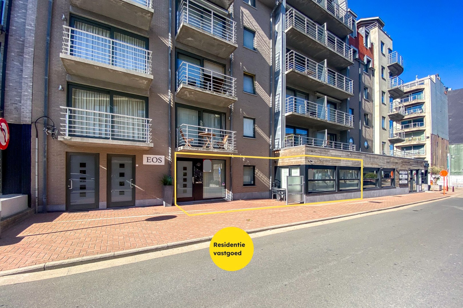 Prachtig onderhouden gelijkvloersappartement van maar liefst 175m² gelegen op 50m van het strand te Sint-Idesbald. 