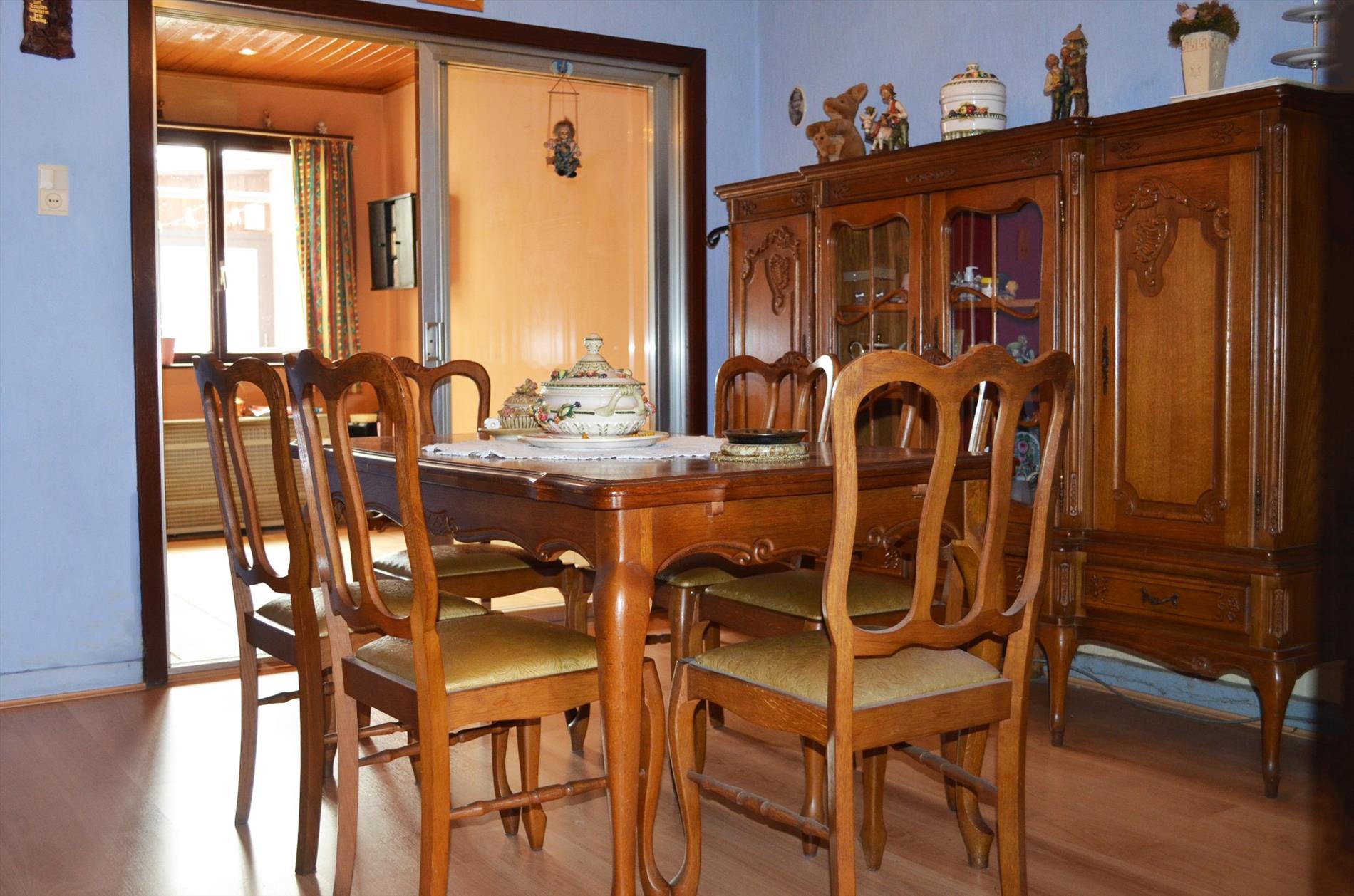 Te renoveren rijwoning met  garage en uitweg  nabij centrum Eeklo 