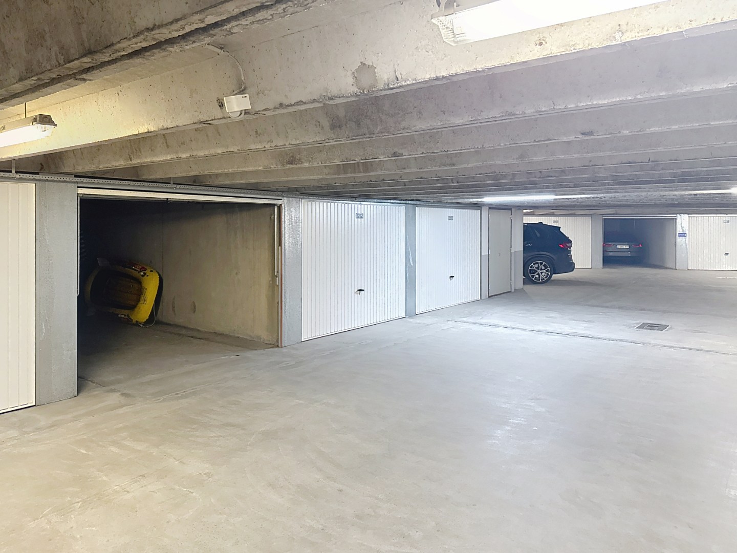 Ruime garagebox op een absolute topligging te Duinbergen 