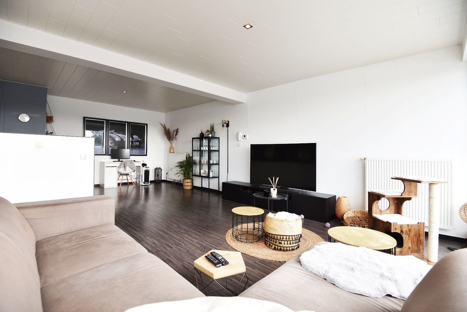 Ruim appartement, 2 slpks en terras te Eeklo 