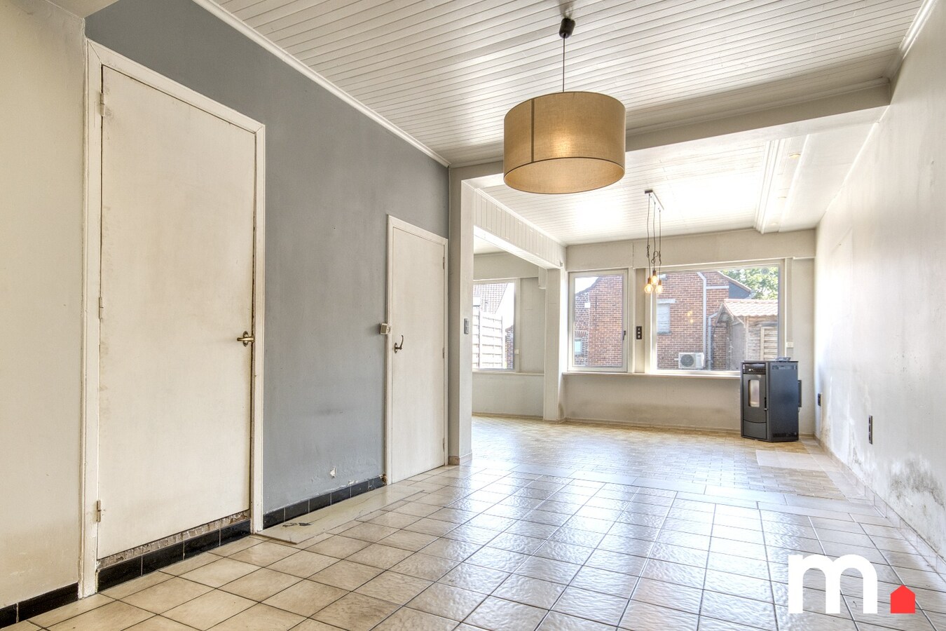 Charmante en ruime woning met grote tuin op 1.218 m² in het gezellige Lendelede met LOODS ! 