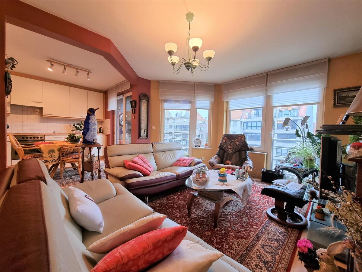 Zeer ruim, op te frissen appartement met 3 slaapkamers - Heist 