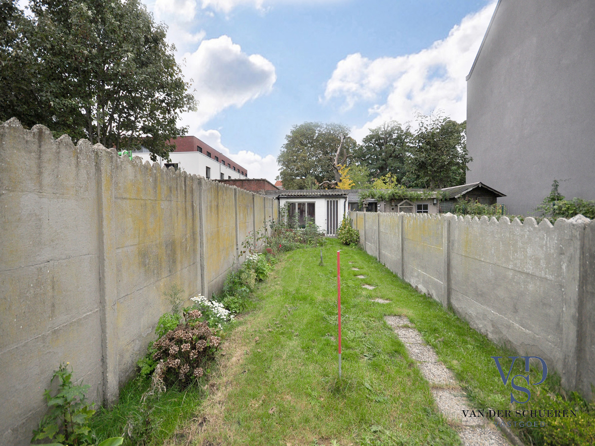 Rijwoning met tuin nabij station Gent-Sint-Pieters. Top-ligging nabij tram en trein ! 