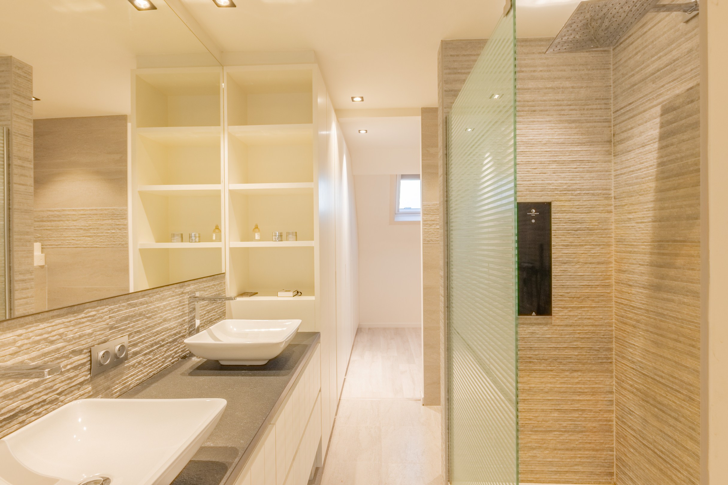 Instapklare gezinswoning op wandelafstand van het station en Zeedijk Heist (met mogelijkheid tot aankoop van een aanpalende garage 