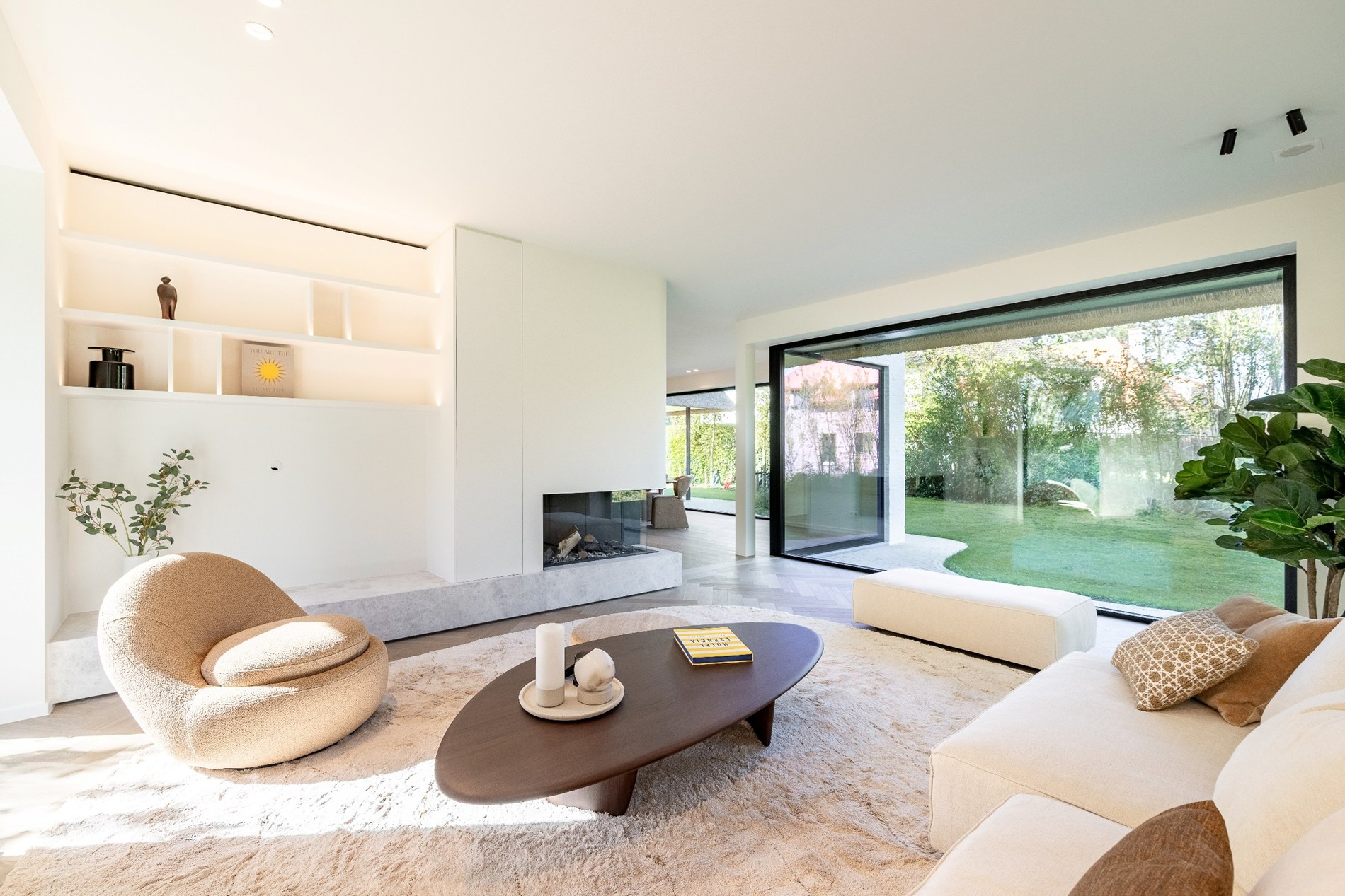 Indrukwekkende nieuwbouwvilla in hartje Zoute op enkele passen van de golf te Knokke. 