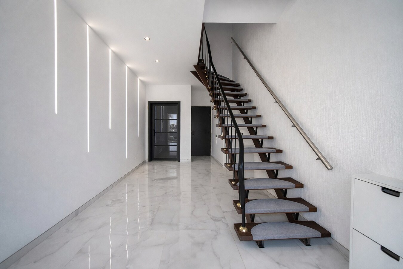 Te koop: Charmante halfopen gezinswoning met 4 slaapkamers en zuidgerichte tuin in hartje Sint-Niklaas! 