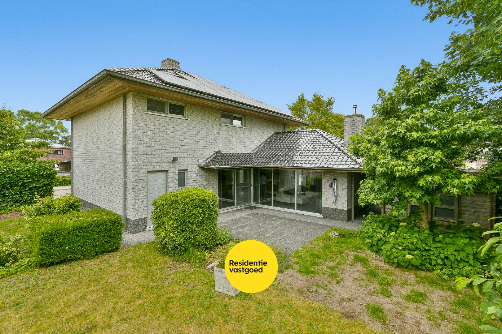 Instapklare alleenstaande woning met 4 slaapkamers op rustige ligging in Koekelare 