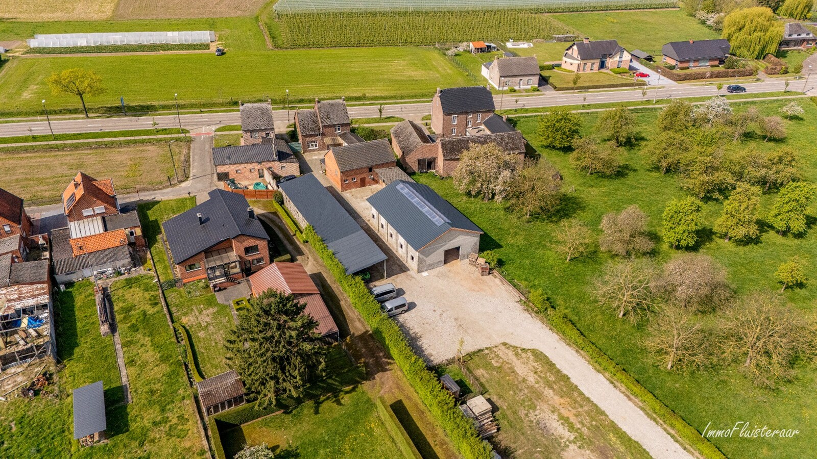 Charmante verder af te werken woning met paardenstallen en weide op ca. 1,7 ha te Geetbets 