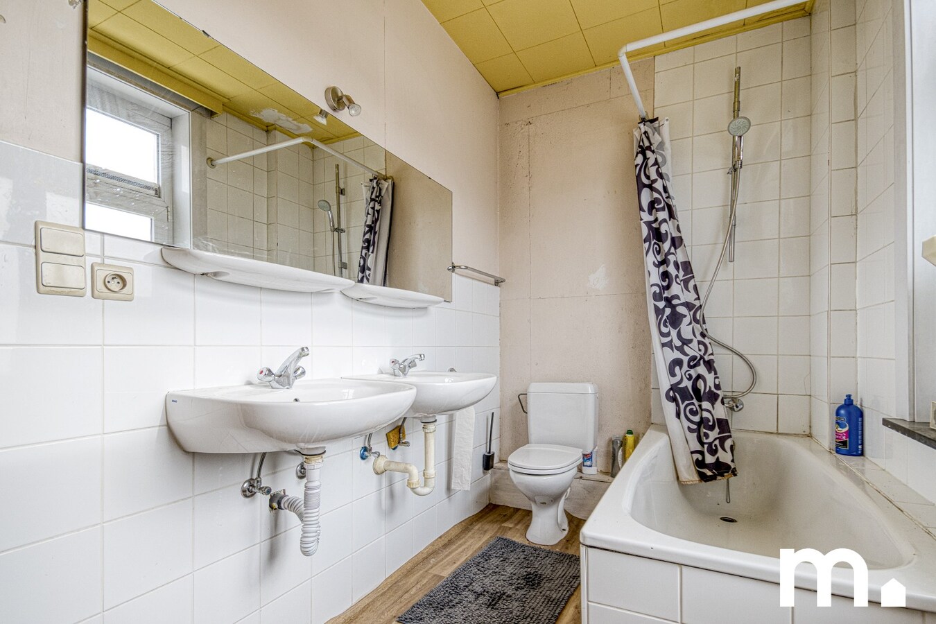 Woning met 3 slaapkamers, tuin en uitstekende verbinding te Kortrijk ! 