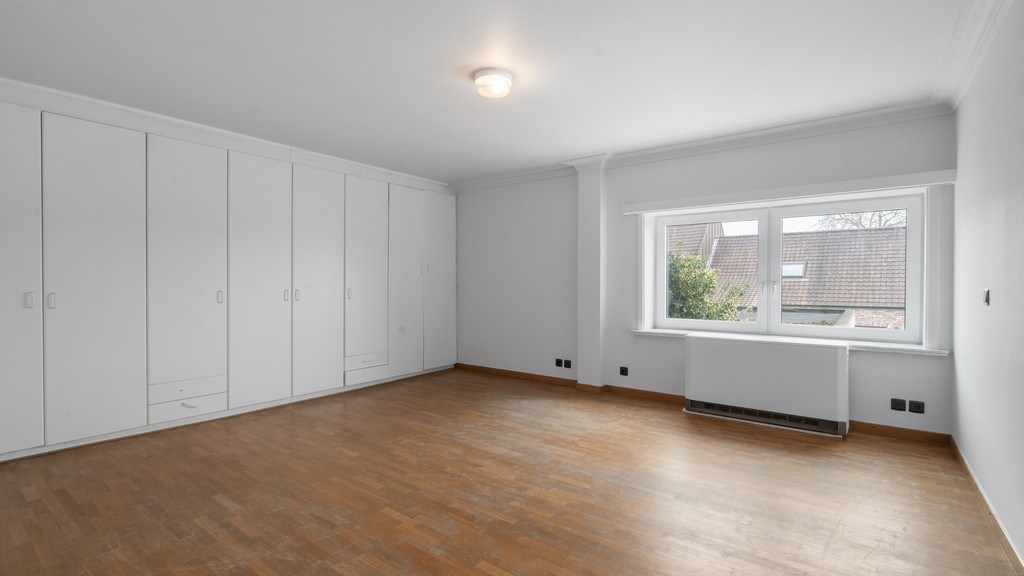 Bedrijfspand met optioneel woonst te huur in Dikkelvenne