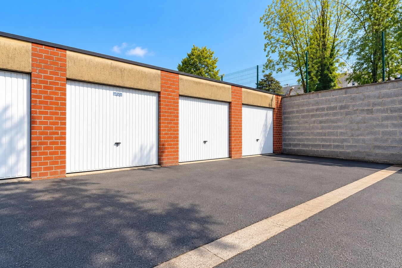 Maison avec jardin, idéal investisseurs ou 1er achat, possibilité garage ! 
