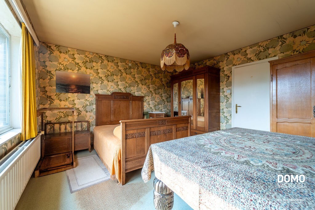 KARAKTERVOLLE, RUIME WONING MET 4 SLAAPKAMERS EN ZONNIGE TUIN TE STOKROOIE 