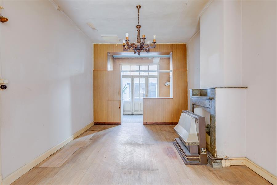 Te renoveren Art Deco herenwoning nabij station 