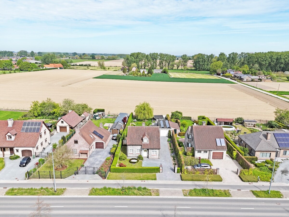 Instapklare OB met ruime garage te Velzeke-Ruddershove 