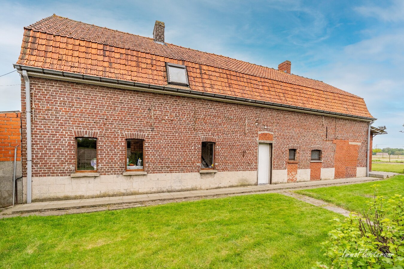Te renoveren woning met bijgebouw en weiland op ca. 4813 m² 