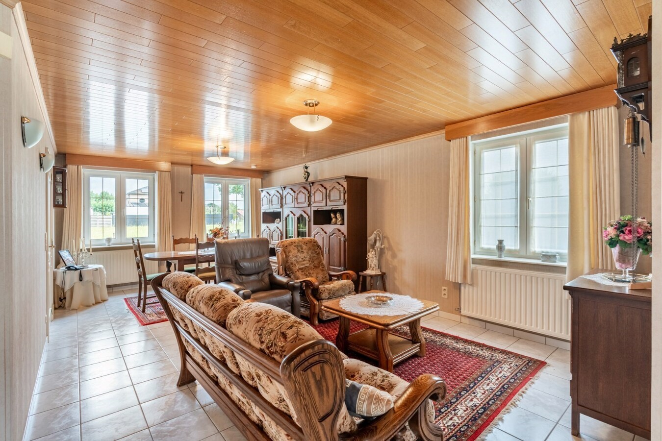 Vrijstaande, gelijkvloerse gezinswoning gelegen op een perceel van 6a18ca op een rustige locatie nabij het centrum van Neeroeteren! 