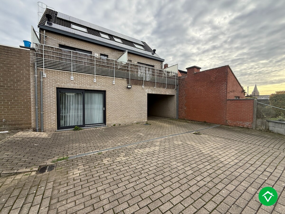 Duplexappartement met twee slaapkamers, zonneterras en parking te Moorslede 