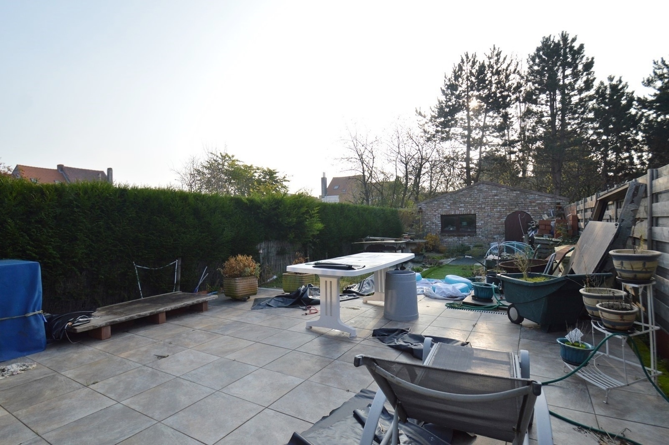 Verder te te renoveren gezinswoning met grote tuin - Lissewege 