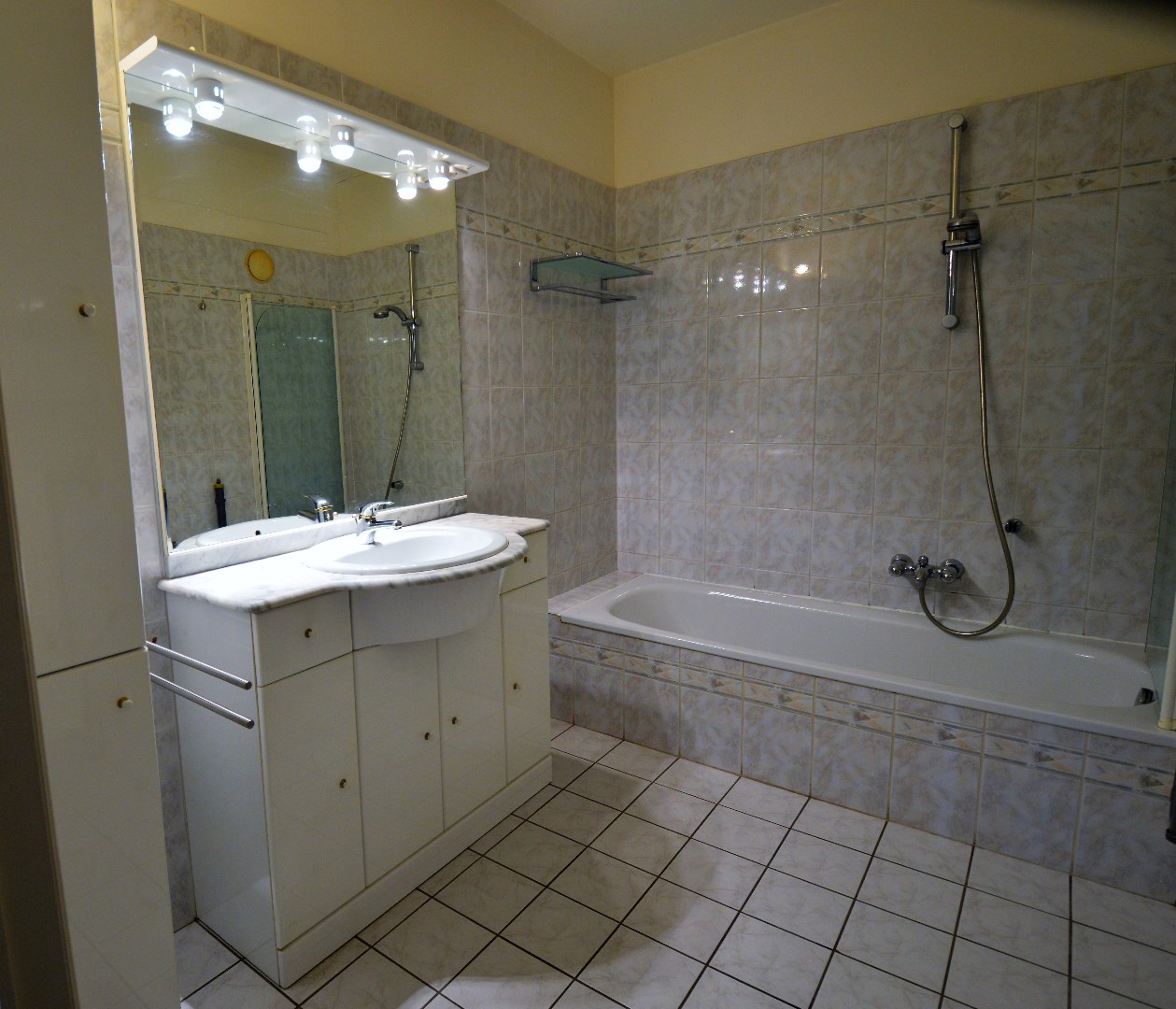 ANZEGEM  prachtig appartement 695 euro 