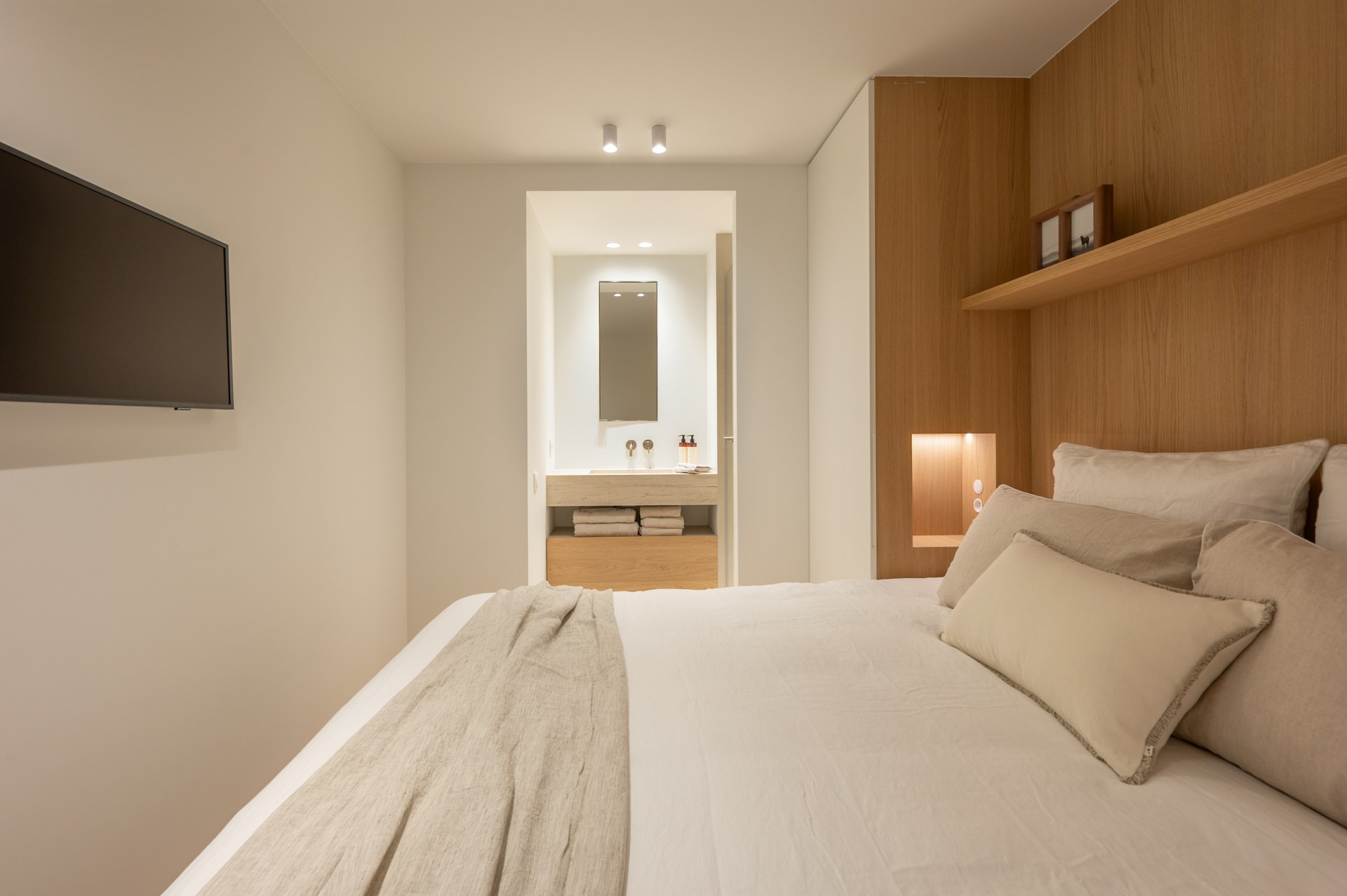 Exclusief gerenoveerd appartement met 3 slaapkamers te koop vlak bij het Albertstrand en het Lichtorenplein. 