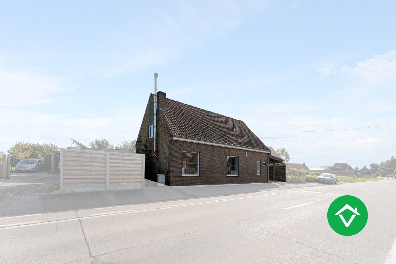 Landelijke woning met bijgebouw en zicht op de velden te koop in Vladslo 
