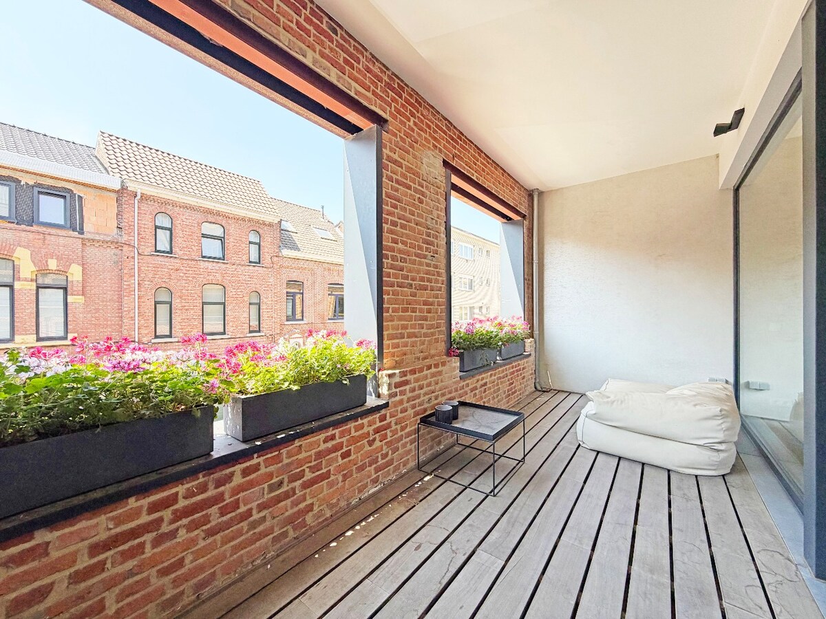 Luxueuze loft met ZW-terras en garage te centrum Aalst 
