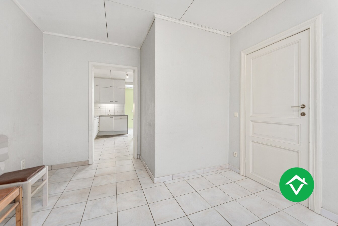 Ruim herenhuis met 4 slaapkamers en aparte garagebox in centrum Gistel 