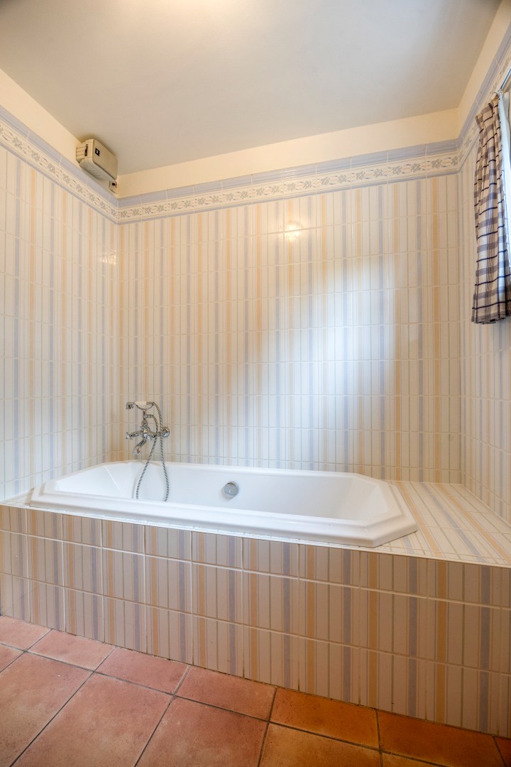Villa met bureau,  5 slaapkamers, 2 badkamers en ruime tuin in Bierbeek! - EPC 172 kWh/m² - bewoonbare opp. 242 m² 