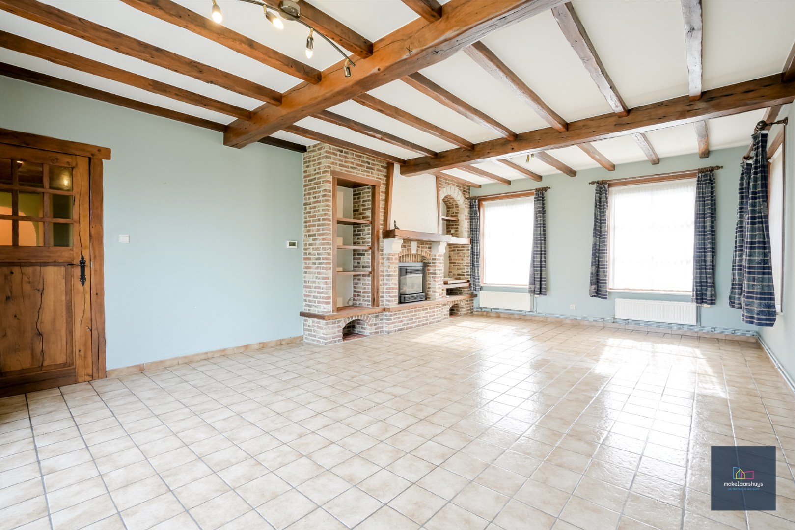 Ruime  halfopen bebouwing  met  zonnige tuin, terras en garage in Waarschoot 