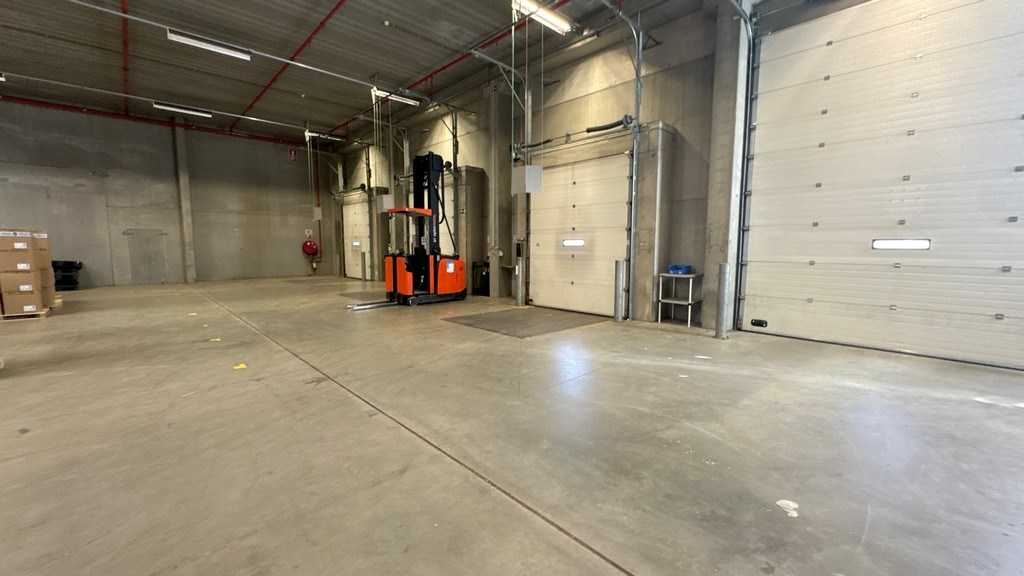Magazijnen met kantoor te huur in Industriepark-Noord in Sint-Niklaas