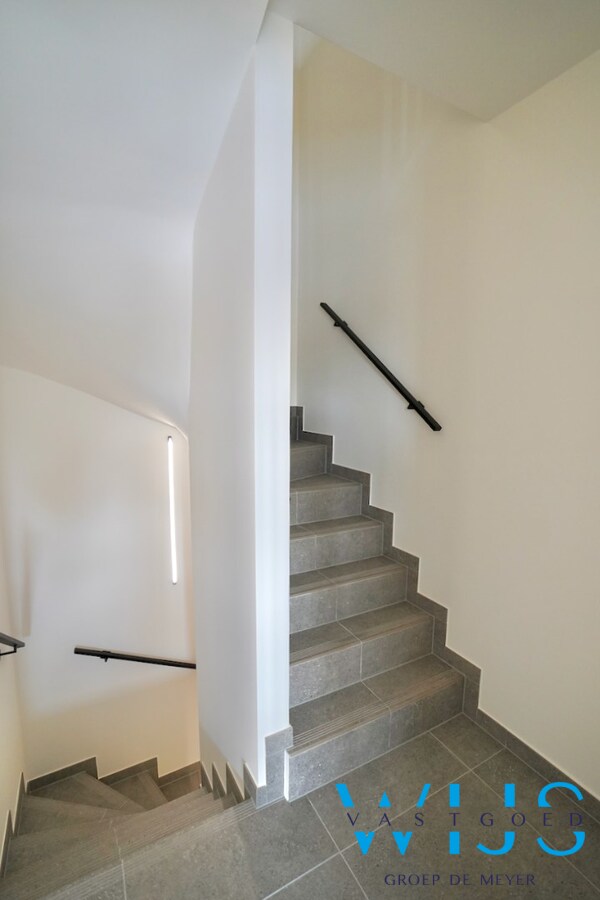 Drieslaapkamer appartement met garage in hartje Ertvelde ! 