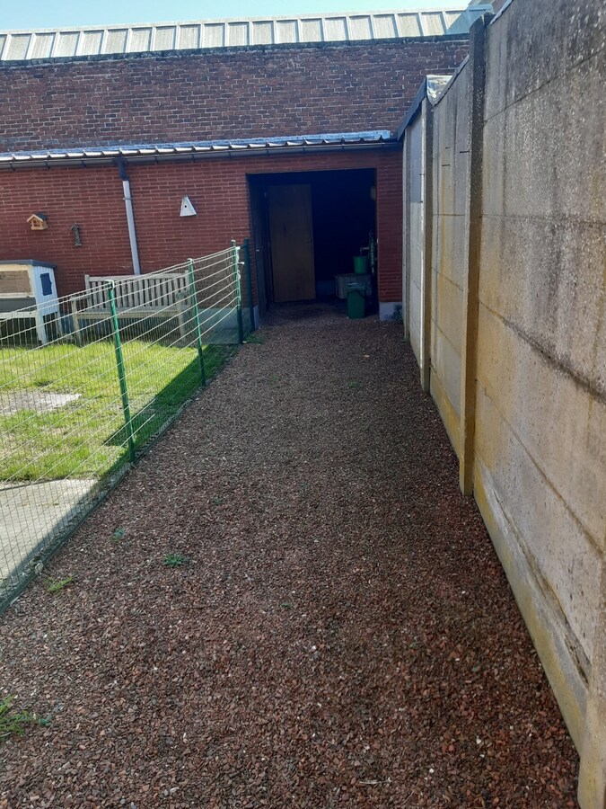 Lichtrijk dakappartement (geen vaste kosten). 