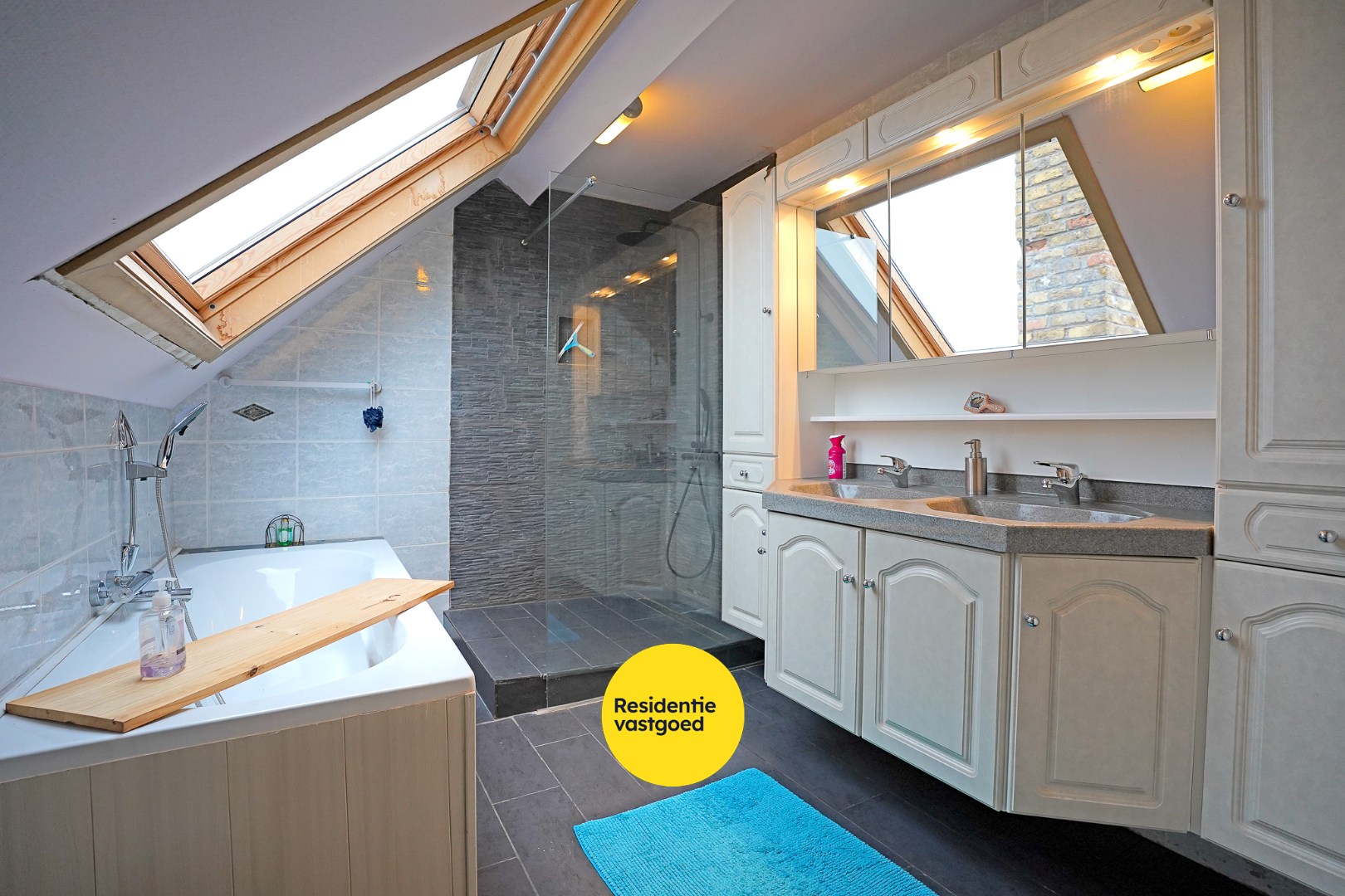 Prachtige, energiezuinig gerenoveerde landelijke villa op 2.542 m² te Nieuwpoort 