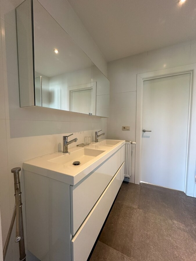 Prachtig, ruim duplex-appartement 115 m² met ruim terras in centrum Sint-Antonius 