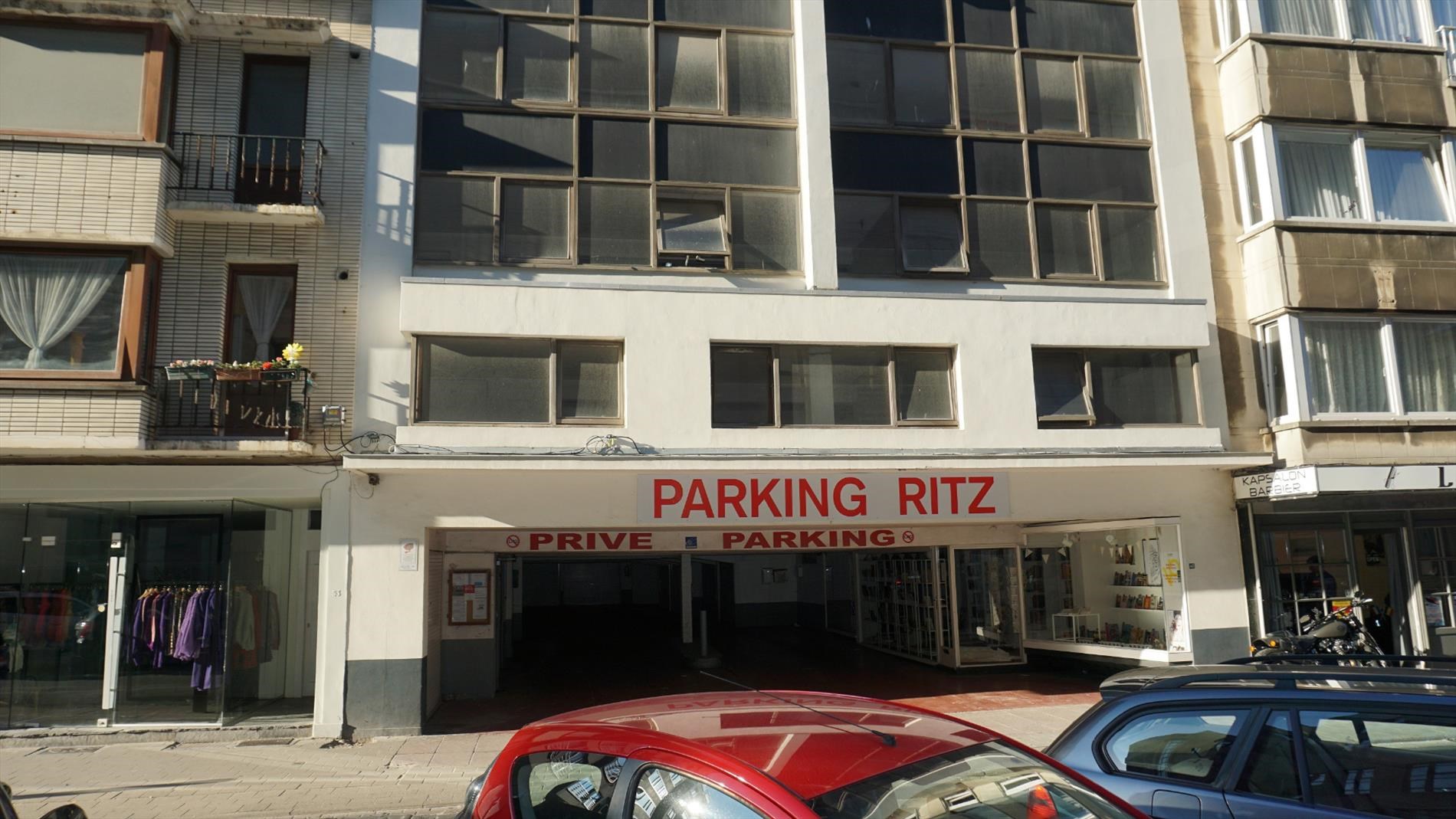 GARAGE BOX  OP TOPLIGGING - CENTRUM OOSTENDE ! 