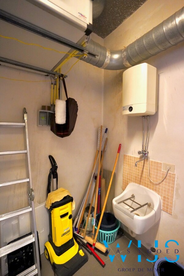 Volwaardig handelspand te Oosteeklo ! 