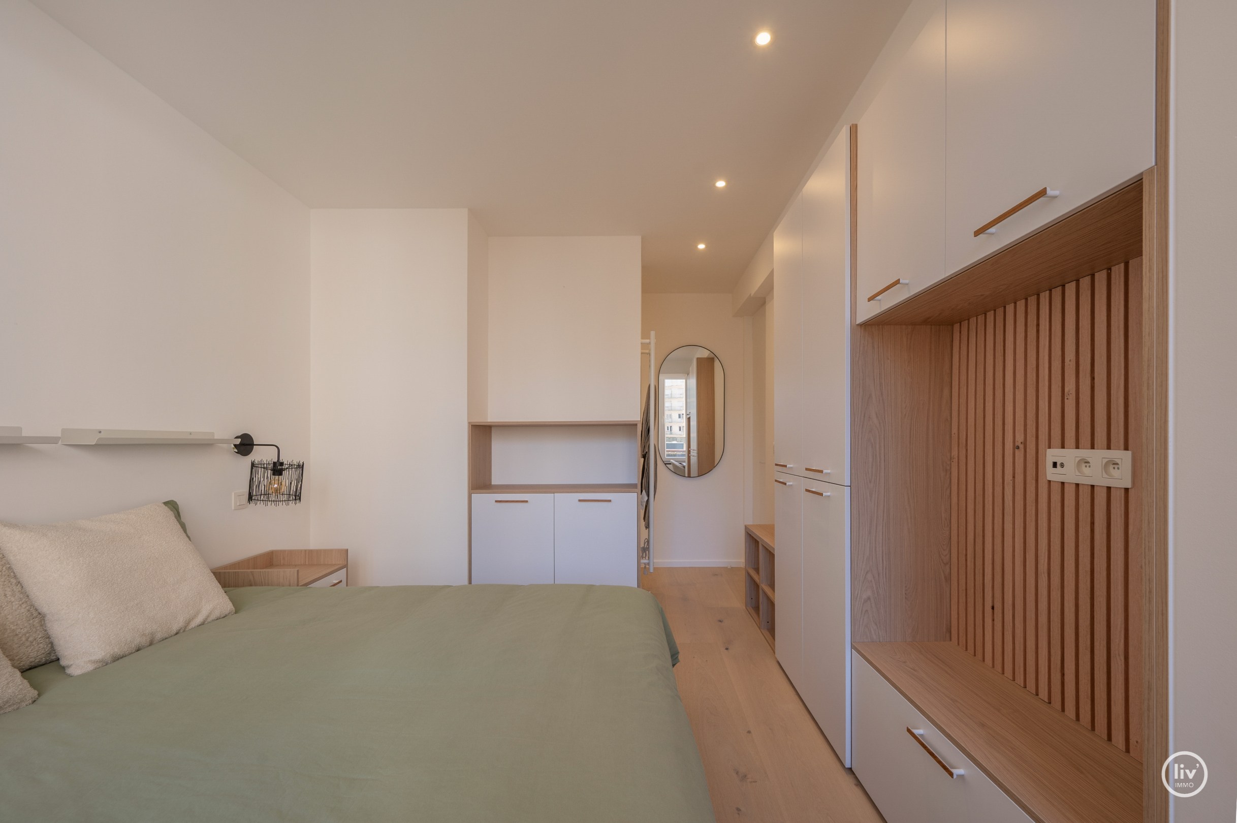 Prachtig gerenoveerd appartement nabij het Albertstrand met zijdelings zeezicht 